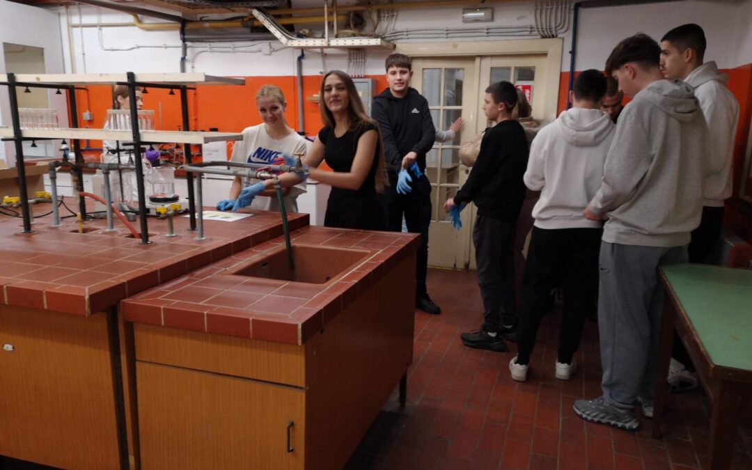 1.A i 1.C razred na Danu otvorenih vrata Fakulteta kemijskog inženjerstva i tehnologije